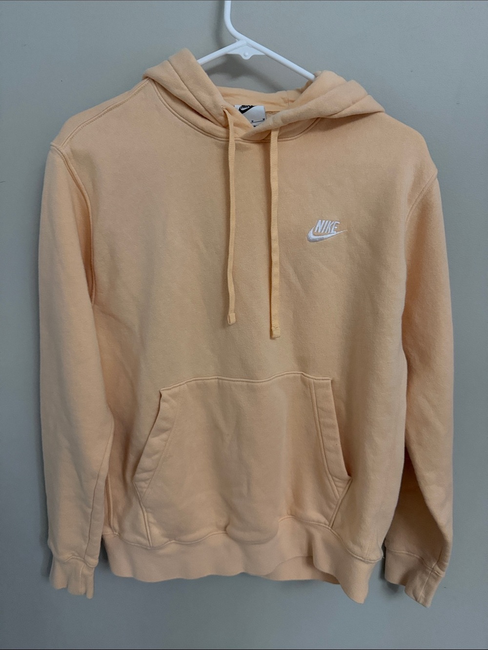 NIKE Sportswear Club Fleece Pullover Hoodie Peach Size Medium